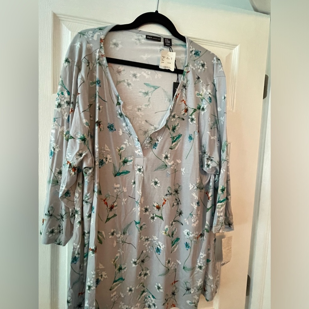 Beautiful lightweight blouse.